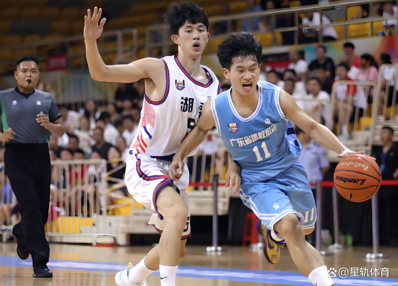 详细阅读:贝博电竞入口 -广厦男篮训练开放日;赛前造点机会引欢呼;葡超在即;更衣室氛围转暖 贝博电竞入口 -广厦男篮训练开放日;赛前造点机会引欢呼;葡超在即;更衣室氛围转暖